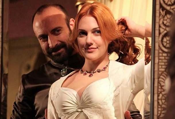 <p>Dizide uyumlarıyla geniş bir hayran kitlesine sahip olan ikili 15 yıl sonra bir araya geldi.&nbsp;</p>
