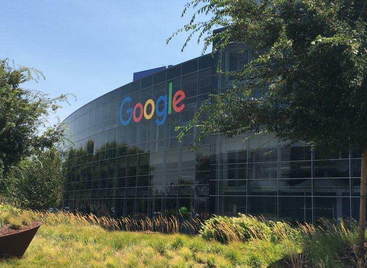 <p>Yaklaşık $274B (Milyar Dolar) mal varlığına sahiptir.</p>

<p>Larry Page ile birlikte Google'ın (Alphabet) kurucusudur.</p>

<p>&nbsp;</p>
