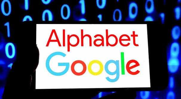 <p>Yaklaşık $295B (Milyar Dolar) mal varlığına sahiptir</p>

<p>Google'ın (&ccedil;atı şirket Alphabet) kurucularından biridir.</p>

