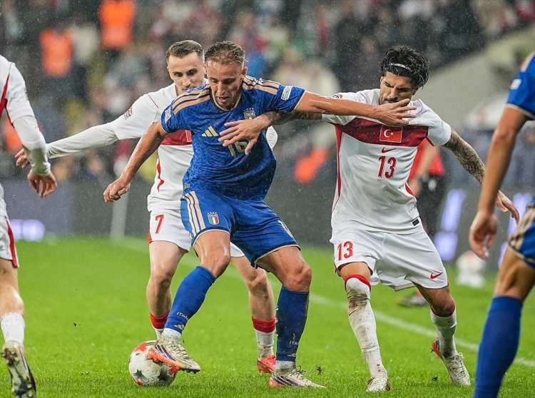 <p>İspanya'nın ilk sırada yer aldığı FIFA d&uuml;nya sıralamasında ilk 10 ve A Milli Takım'ın sırası ş&ouml;yle...</p>
