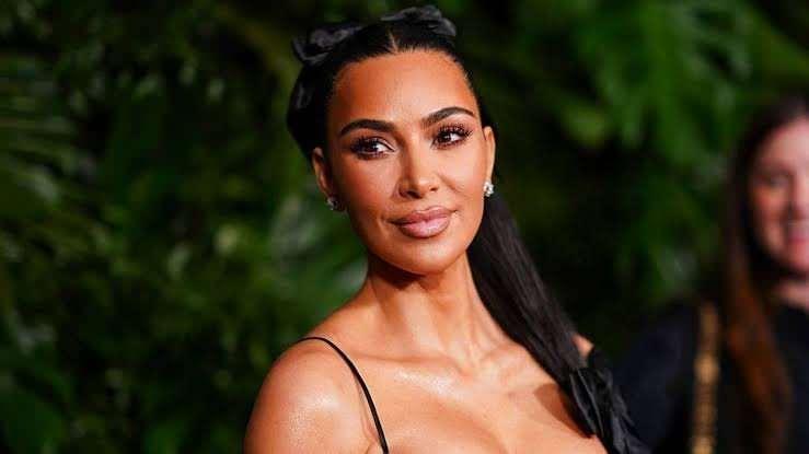<p><strong>&Ouml;zellikle Kardashian&rsquo;ın en b&uuml;y&uuml;k &ccedil;ocuğu North, sosyal medyadaki pop&uuml;lerliği ve m&uuml;zik d&uuml;nyasına attığı adımlarla annesi kadar dikkat &ccedil;ekiyor.&nbsp;</strong></p>
