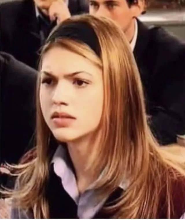 <p><strong>&lsquo;Hayat Bilgisi&rsquo; dizisinde &lsquo;Barbie Gamze&rsquo; karakteriyle hafızalara kazınan İpek Erdem, yıllar sonra yeni imajıyla ortaya &ccedil;ıktı.</strong></p>
