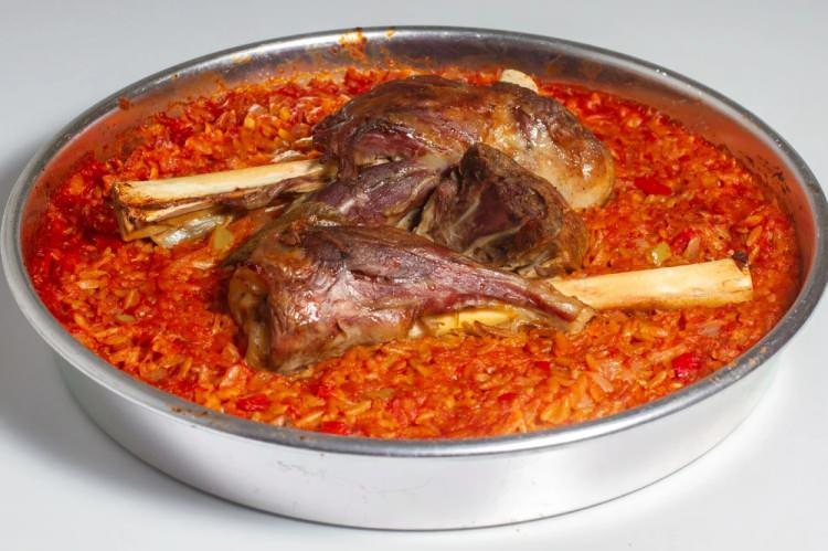 <p>Pirin&ccedil;, et ve sebzenin ağır birleşimi.</p>
