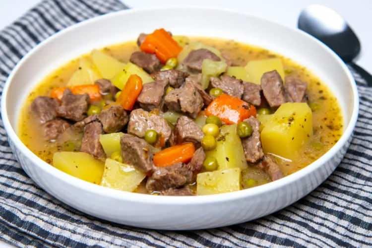 <p>Sebzeli et yemeği olduğu i&ccedil;in &ldquo;kebap&rdquo; beklentisini karşılamayabiliyor.</p>
