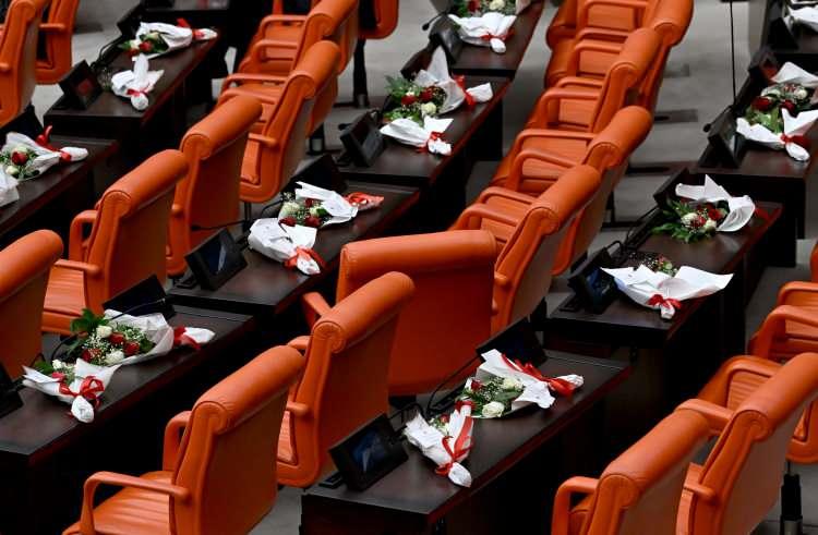 <p>T&uuml;rkiye B&uuml;y&uuml;k Millet Meclisi'nde (TBMM) yeni yasama yılının a&ccedil;ılışı ger&ccedil;ekleştiriliyor.</p>
