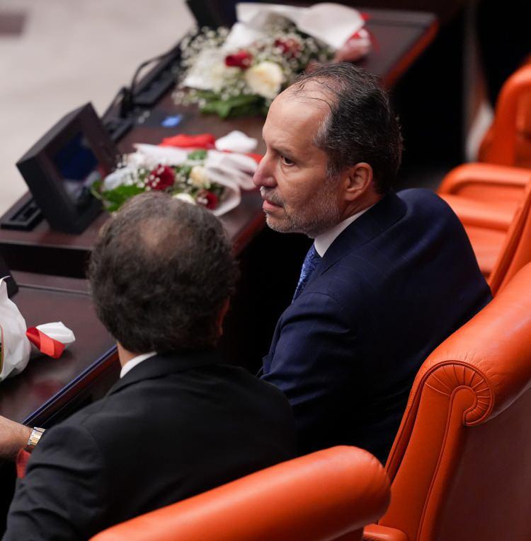 <p>Genel Kurula, Yeniden Refah Partisi Genel Başkanı Fatih Erbakan da katıldı.</p>

