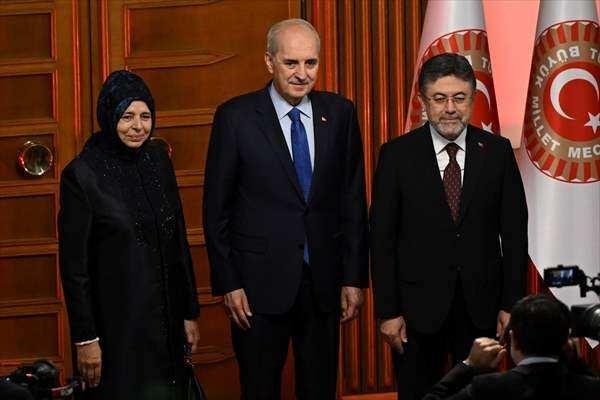 <p>TBMM Başkanı Numan Kurtulmuş, yeni yasama yılı dolayısıyla TBMM T&ouml;ren Salonu'nda resepsiyon verdi. Resepsiyona, Tarım ve Orman Bakanı İbrahim Yumaklı da katıldı.</p>

<p>&nbsp;</p>

