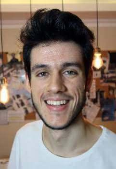 <p><strong>Videodaki g&ouml;r&uuml;nt&uuml;lerin sosyal medyada yayılmasının ardından bazı kullanıcıların Mehmet Yal&ccedil;ınkaya&rsquo;nın restoranına internet &uuml;zerinden d&uuml;ş&uuml;k puanlar verdiği ve olumsuz yorumlar yaptığı &ouml;ne s&uuml;r&uuml;ld&uuml;.</strong></p>
