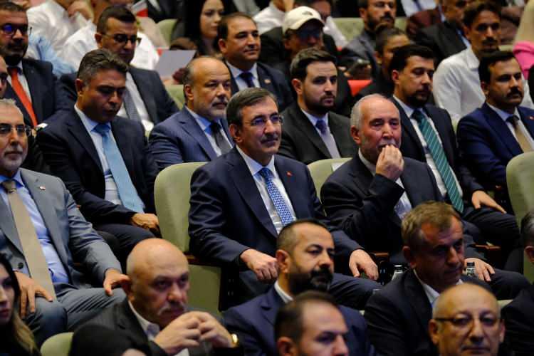 <p>Cumhurbaşkanı Recep Tayyip Erdoğan&rsquo;ın liderliğinde spora verilen desteklerin uluslararası başarılara katkı sağladığını dile getiren Kanal 7 Medya Grubu Y&ouml;netim Kurulu Başkanı Zekeriya Karaman, Spor&Spor programıyla 13 yıldır sporculara destek olduklarını belirterek, T&uuml;rkiye&rsquo;nin farklı b&ouml;lgelerine giderek sporcuların sevin&ccedil;lerine ve zorluklarına ortak olmaya &ccedil;alıştıklarını ifade etti.&nbsp;</p>
