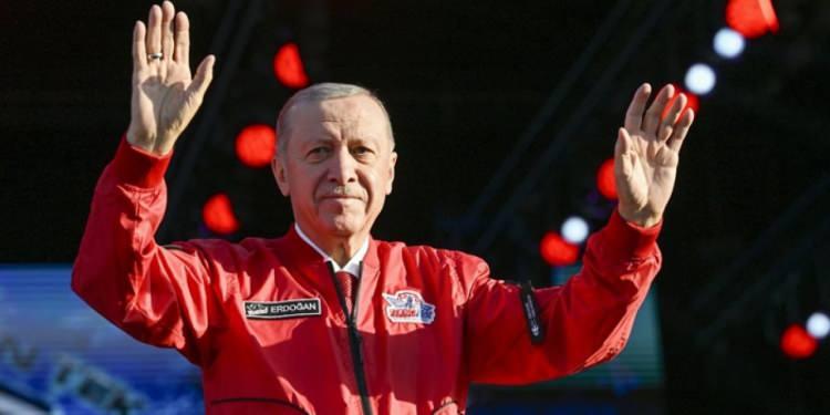 <p>Cumhurbaşkanı Recep Tayyip Erdoğan, Şanlıurfa programı kapsamında TEKNOFEST G&uuml;neydoğu ile Şanlıurfa Şehir Hastanesi ve AK Parti Şanlıurfa İl Başkanlığının a&ccedil;ılış t&ouml;renlerine katılacak.</p>

<p>&nbsp;</p>
