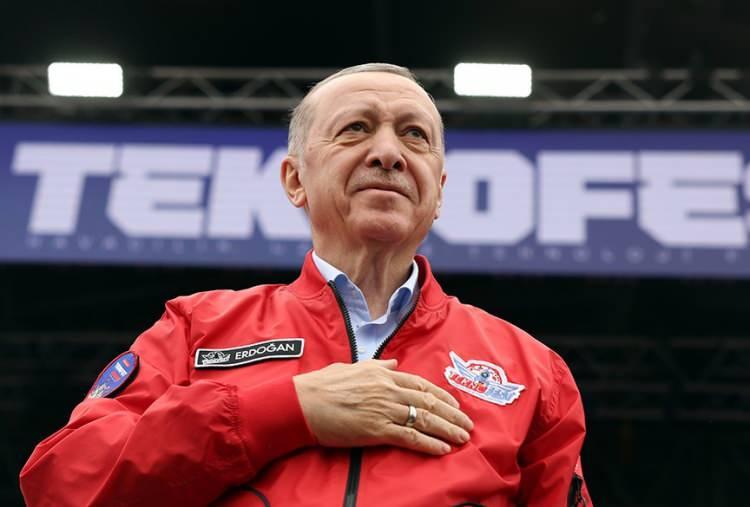 <p>TEKNOFEST, sosyal medya hesabından yaptığı paylaşımda Cumhurbaşkanı Recep Tayyip Erdoğan&rsquo;ın TEKNOFEST G&uuml;neydoğu kapsamında teknoloji yarışmalarında dereceye giren gen&ccedil;lerle bir araya geleceğini a&ccedil;ıkladı.</p>

<p>&nbsp;</p>
