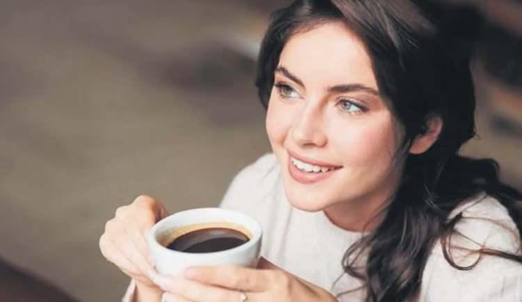 <p>- &Ouml;zellikle akşam saatlerinde uykunuzu bozacak kadar kahve i&ccedil;meyin.</p>

<p>- Kahve t&uuml;ketiminin ardından belirgin tansiyon y&uuml;kselmesi veya rahatsız edici &ccedil;arpıntı yaşıyorsanız t&uuml;ketim miktarınızı g&ouml;zden ge&ccedil;irin.</p>

