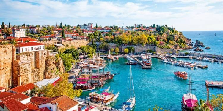 <p>7- ANTALYA</p>

<p>Bergama Kralı II. Attalos tarafından kurulan şehir, başlangı&ccedil;ta Attaleia olarak adlandırıldı. Bu isim zamanla Adali, Antalia ve son olarak Antalya'ya d&ouml;n&uuml;şt&uuml;.</p>

<p>&nbsp;</p>
