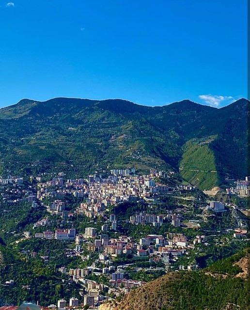 <p>8- ARTVİN</p>

<p>Artvin, 18. y&uuml;zyıl kaynaklarında Artvani olarak ge&ccedil;erken zamanla bug&uuml;nk&uuml; ismine d&ouml;n&uuml;şt&uuml;. Tarih boyunca farklı adlarla anılan şehir, Osmanlı d&ouml;neminde Liva olarak bilinirken 1956 yılında yeniden Artvin adını aldı.</p>
