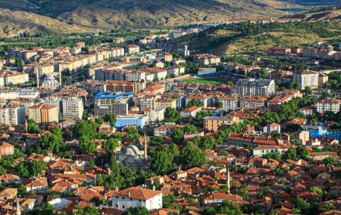 <p>18- &Ccedil;ANKIRI</p>

<p>&Ccedil;ankırı, antik d&ouml;nemde Gangra adıyla biliniyordu. Zamanla halkın bu ismi farklı telaffuz etmesiyle &Ccedil;ankırı adına d&ouml;n&uuml;şt&uuml;ğ&uuml; rivayet ediliyor.</p>

<p>&nbsp;</p>
