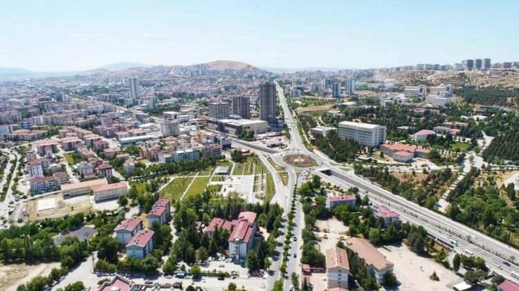 <p>23- ELAZIĞ</p>

<p>Elazığ'a 1862 yılında Sultan Abd&uuml;laziz'in adına Mamuret&uuml;laziz ismi verildi. Uzun bulunması &uuml;zerine Elaziz olarak değiştirilen şehir, 1937 yılında bug&uuml;nk&uuml; Elazığ adını aldı.</p>
