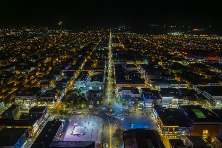 <p>24- ERZİNCAN</p>

<p>Erzincan'ın adının Aziriz isminden geldiği rivayet ediliyor. Tarihi kaynaklarda Zuhma (Suhma), Eriza ve Erzingan gibi farklı isimlerle anılan şehir, zamanla Erzincan adını aldı.</p>

