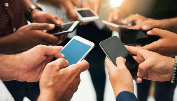 <p>T&uuml;rkiye'nin yerli akıllı telefonu i&ccedil;in ASELSAN ve T&uuml;rk Telekom iş birliğiyle y&uuml;r&uuml;t&uuml;len &ccedil;alışmalarda sona yaklaşılıyor.</p>
