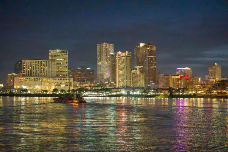 <p><em><strong>7. NEW ORLEANS, ABD</strong></em></p>

<p>&nbsp;</p>

<p>New Orleans&rsquo;ın yaklaşık yarısı deniz seviyesinin altında bulunuyor. İklim değişikliğinin deniz seviyelerini y&uuml;kseltmesi, kenti kasırga kaynaklı fırtına kabarmaları ve taşkınlar karşısında daha savunmasız hale getiriyor. Kentteki zemin &ccedil;&ouml;kmesi de su baskını riskini artıran &ouml;nemli sorunlardan biri haline geliyor.</p>
