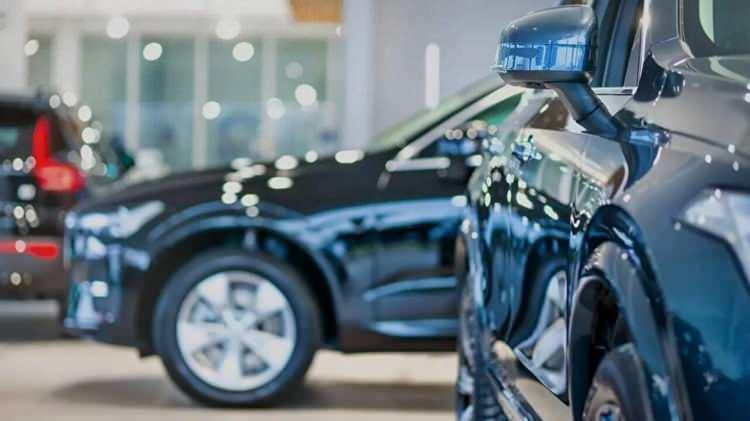 <p>Otomotiv pazarında ekim ayı itibarıyla g&uuml;ncellenen listelere g&ouml;re, en ucuz otomobil fiyatlarının 1 milyon 400 bin lira ile 1 milyon 460 bin lira bandından başladığı kaydedildi.</p>
