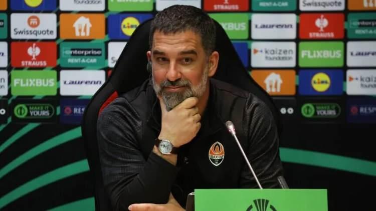 <p>Taraflar arasındaki temasların &ouml;n&uuml;m&uuml;zdeki s&uuml;re&ccedil;te s&uuml;rmesi beklenirken, Shakhtar Donetsk&rsquo;in tutumu s&uuml;recin seyrini belirleyecek &ouml;nemli fakt&ouml;rlerden biri olacak.</p>
