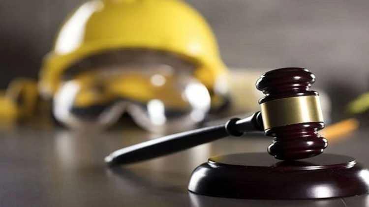 <p>İ.B. İş Kanunu&rsquo;nun 25/II-d maddesi kapsamında tazminatsız olarak kovuldu.</p>

<p>İş Mahkemesi&rsquo;nin yolunu tutan davacı İ.B., şirket b&uuml;nyesinde perakende satış elemanı olarak &ccedil;alıştığını, iş akdinin haksız olarak bir sebep g&ouml;sterilmeden fesih edildiğini, işine iadesini, feshin k&ouml;t&uuml; niyetle ve sendikal sebeple yapıldığından işverenin işe başlatması veya başlatmaması şartına bağlı olmaksızın en az 1 yıl 3 aylık br&uuml;t &uuml;cret tutarında sendikal tazminatın verilmesini talep etti.</p>

