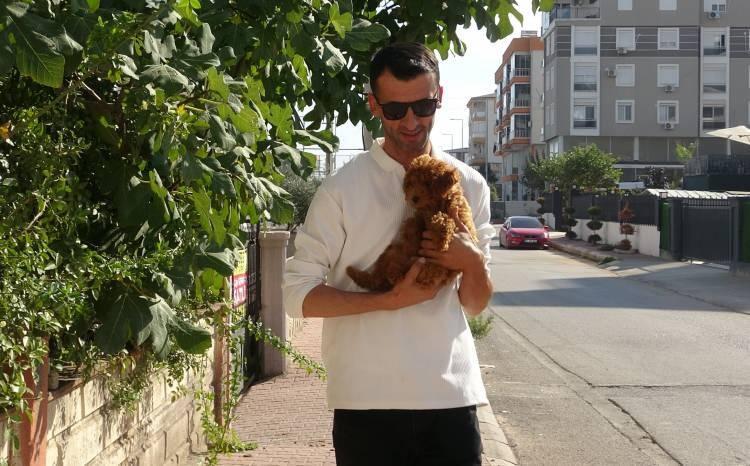 <p><span style="color:#A52A2A"><strong>"GELME VERMEM"</strong></span></p>

<p>&nbsp;</p>

<p>"Gelme vermem." diyerek esprili bir şekilde k&ouml;peğini otob&uuml;s i&ccedil;erisinde unutan vatandaşa seslenen G&uuml;rlevik, k&ouml;peği bir veterinere g&ouml;t&uuml;rerek &ccedil;ipinden sahibine ulaşmak istedi.</p>
