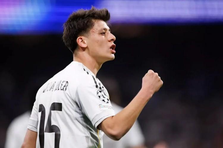 <p>Transfermarkt'taki yeni değeri 100 milyon euro seviyesine ulaşan Arda, bu değeriyle Real Madrid kadrosunun en değerli 5. oyuncusu konumuna y&uuml;kseldi.</p>
