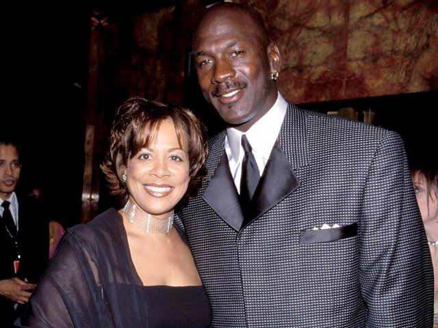 <p><strong><span style="color:#B22222">21. Michael Jordan & Juanita Vanoy (2006) -</span> </strong></p>

<p><strong>168 MİLYON DOLAR</strong></p>
