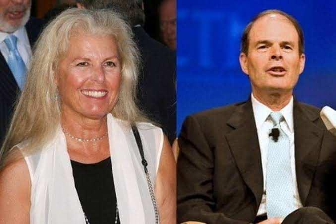 <p><span style="color:#B22222"><strong>14. Craig McCaw & Wendy McCaw (1997) - </strong></span></p>

<p><strong>460 MİLYON DOLAR</strong></p>

<p>&nbsp;</p>
