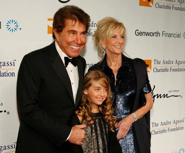 <p><span style="color:#B22222"><strong>7. Steve Wynn & Elaine Wynn (2010) - </strong></span></p>

<p><strong>1 MİLYAR DOLAR</strong></p>
