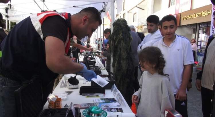 <p>&Ccedil;ocuklara y&ouml;nelik oyun ve dans etkinlikleri d&uuml;zenlendi.</p>
