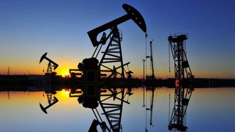 <p>Listenin başında Hindistan'daki Jamnagar rafineri kompleksi bulunuyor. Reliance Industries'e ait tesisin g&uuml;nl&uuml;k ham petrol işleme kapasitesi yaklaşık 1,4 milyon varile ulaşıyor.</p>

<p>&nbsp;</p>
