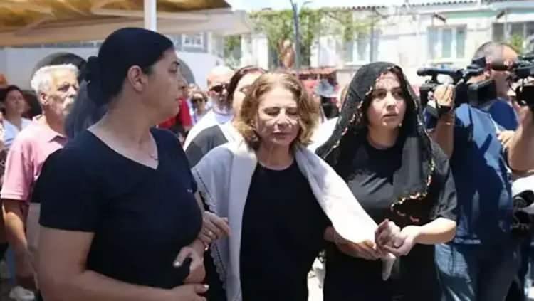<p><strong>Evlat acısıyla sarsılan anne Nuriye İrtem ise kızının &ouml;lmeden &ouml;nce kendisine <span style="color:#800080"><em>&ldquo;Anne, ben &ouml;ld&uuml;ğ&uuml;mde sen bu evde mutlu yaşar mısın?&rdquo; </em></span>diye sorduğunu ve bu soruş karşısında kızına <span style="color:#800080"><em>&ldquo;Sa&ccedil;malama Ece. Bu ev seninle &ccedil;ok g&uuml;zel, sen olmadan bu evi ne yapacağım?&rdquo; </em></span>yanıtını verdiğini belirtti.</strong></p>
