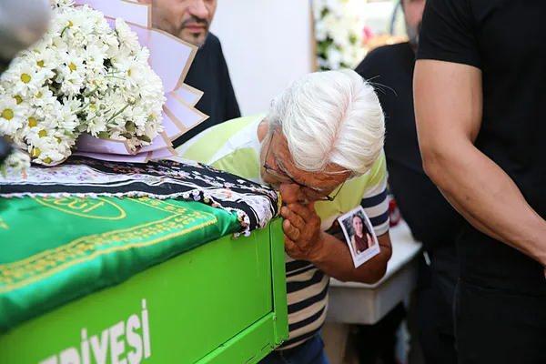 <p><span style="color:#B22222"><strong>"ALLAH D&Uuml;ŞMANIMIN BAŞINA VERMESİN"</strong></span></p>
