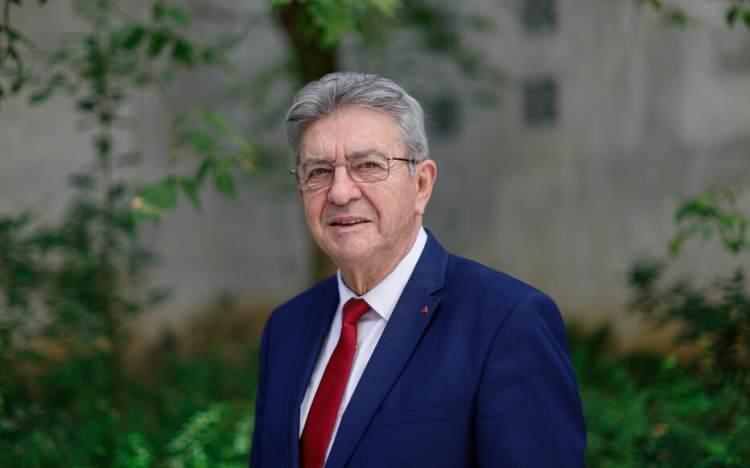 <p><span style="color:rgb(67, 67, 67)">Melenchon, başkent Paris ve &uuml;lkenin diğer kentlerinde kontrol edilemez olan polislerin gen&ccedil; g&ouml;stericileri provoke ettiğinin, onlara saldırdığının ve yaraladığının g&ouml;r&uuml;ld&uuml;ğ&uuml;n&uuml; kaydederek, sendikacıların gen&ccedil;leri korumak i&ccedil;in g&ouml;sterilere katıldığını belirtti.</span></p>
