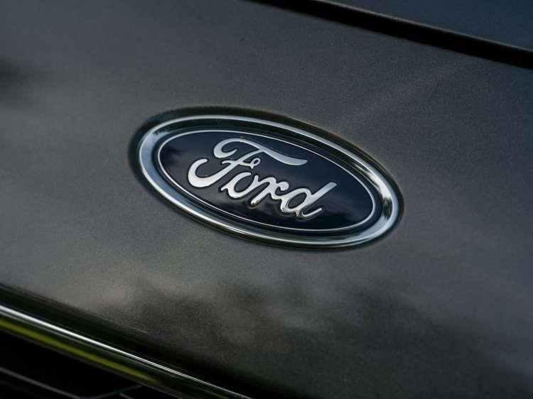 <p><span style="color:#B22222"><strong>FORD</strong></span></p>
