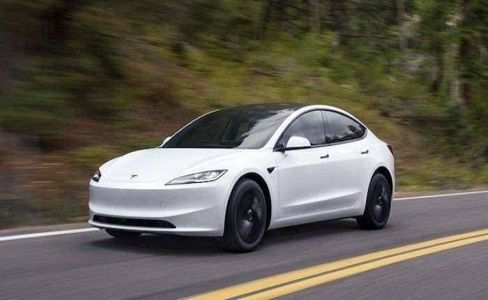 <p><span style="color:#B22222"><strong>TESLA</strong></span></p>
