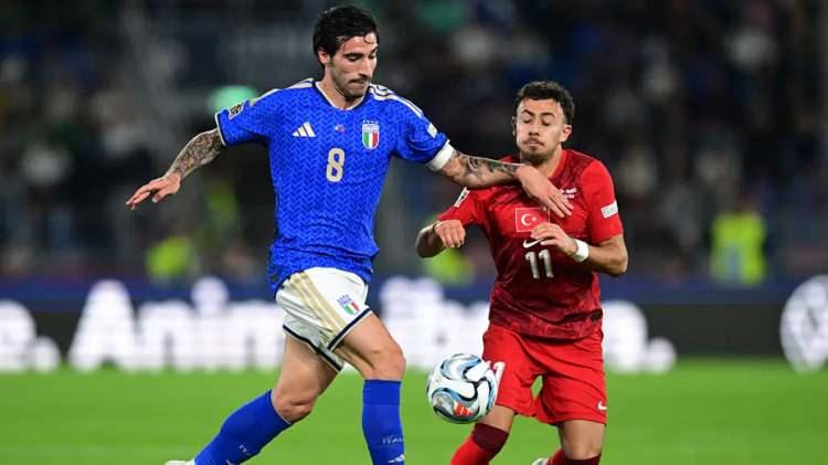 <p>Tuttosport'taki haberde, ma&ccedil;ın ardından "İtalya, T&uuml;rkiye karşısında hat-trick yaptı! Scamacca, Calafiori ve Pio Esposito, Montella'yı mağlup etti." ifadeleri kullanıldı.</p>
