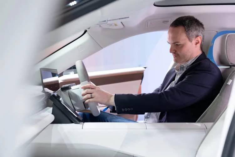 <p>Baştan sona yeniden geliştirilen model, uzun kaputu ve al&ccedil;ak tavanıyla geleneksel grand tourer oranlarını tamamen elektrikli bir altyapıyla buluşturuyor.</p>

<p>Jaguar, otomobili markanın bug&uuml;ne kadarki en g&uuml;&ccedil;l&uuml; ve teknolojik a&ccedil;ıdan en gelişmiş yol otomobili olarak tanımlıyor.</p>
