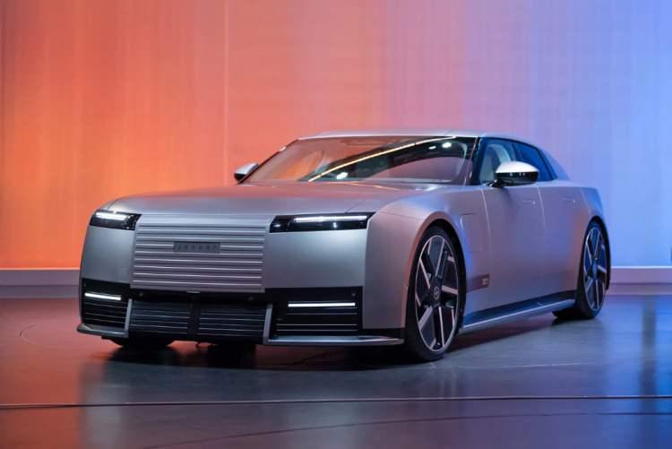 <p>İngiltere&rsquo;de tasarlanan, geliştirilen ve &uuml;retilecek olan Jaguar Type 01&rsquo;in siparişleri 2027&rsquo;nin başında a&ccedil;ılacak. İlk m&uuml;şteri teslimatlarının ise aynı yılın ikinci yarısında başlaması bekleniyor.</p>
