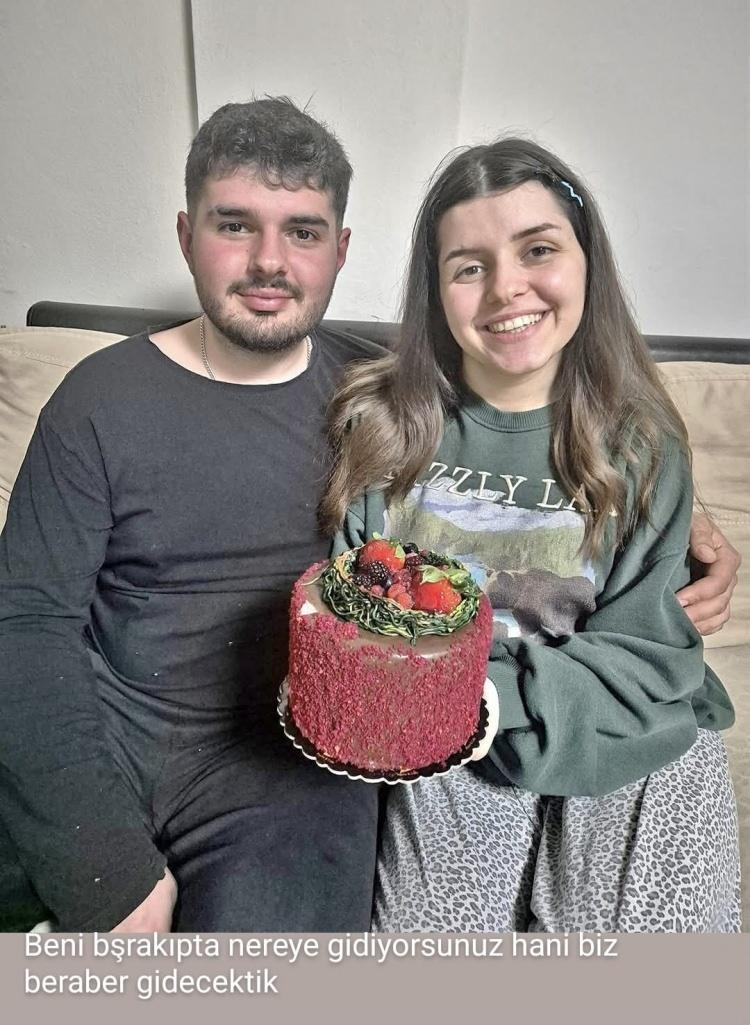 <p><span style="color:#A52A2A"><strong>İKİ KARDEŞE ACI VEDA&nbsp;</strong></span></p>

<p>&nbsp;</p>

<p>Ahmet Muhammet İnan ve Zeynep İnan, bug&uuml;n Orhangazi Mimar Sinan Camii'nde &ouml;ğle namazına m&uuml;teakip kılınan cenaze namazının ardından son yolculuklarına uğurlandı.&nbsp;</p>
