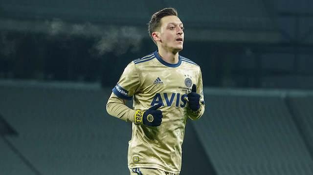 <p><strong>D&uuml;nyaca &uuml;nl&uuml; eski futbolcu Mesut &Ouml;zil, kendisi i&ccedil;in &ouml;zel olarak tasarlanan motosikletini satışa &ccedil;ıkardı.</strong></p>
