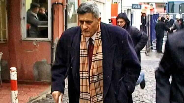 <p>Kozinoğlu&rsquo;nun kabrinden alınan &ouml;rnekler, gerekli incelemelerin yapılmasının ardından tekrar mezarına konuldu.</p>
