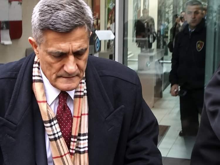 <p>Eski Milli İstihbarat Teşkilatı (MİT) g&ouml;revlisi Kaşif Kozinoğlu&rsquo;nun mezarı, y&uuml;r&uuml;t&uuml;len inceleme kapsamında yeniden a&ccedil;ıldı.</p>
