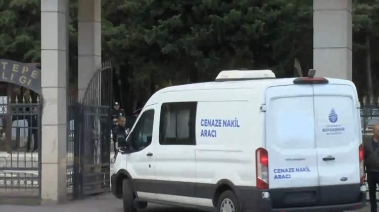 <p>Kozinoğlu&rsquo;nun &ouml;l&uuml;m&uuml; ve &ouml;l&uuml;m&uuml;ne ilişkin yıllardır kamuoyunda g&uuml;ndeme gelen &ccedil;eşitli iddiaların ardından ger&ccedil;ekleştirilen işlem dikkat &ccedil;ekti. Yetkili ekipler tarafından mezardan alınan &ouml;rneklerin incelemeye g&ouml;nderildiği belirtildi.</p>

<p>&nbsp;</p>
