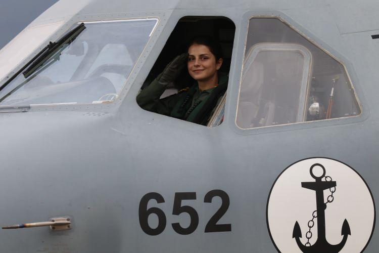 <p>Aydın, pilotl<strong>uk kariyerindeki yeni d&ouml;nem i&ccedil;in, "Pilot olmak mesleki hayatımın d&ouml;n&uuml;m noktası oldu ve u&ccedil;ak pilotu olarak u&ccedil;mak bana unutamayacağım deneyimler kazandırdı"</strong> dedi.&nbsp;</p>

<p>&nbsp;</p>
