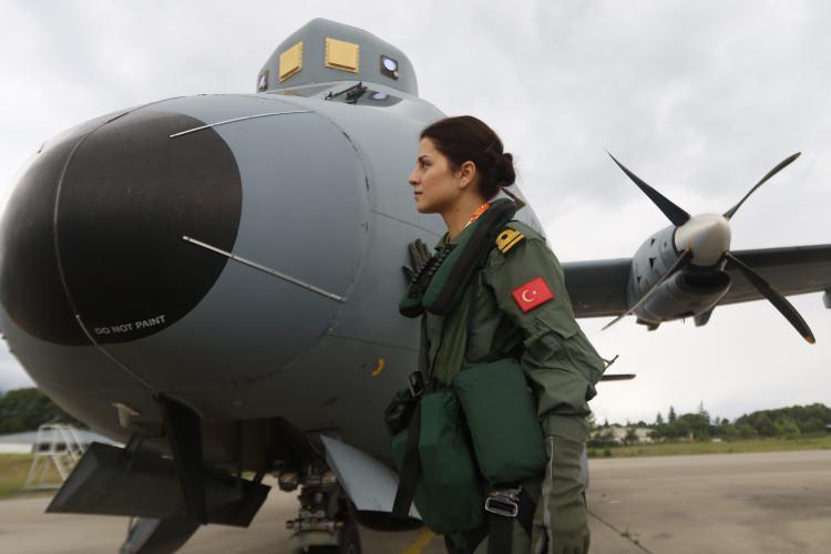 <p>"SABİHA G&Ouml;K&Ccedil;EN'İ HER DAİM &Ouml;RNEK ALDIM"&nbsp;<br />
&nbsp;</p>
