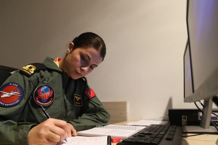 <p>Hayal etmekten, hayal ettikleri uğruna &ccedil;alışmaktan ve inanmaktan vazge&ccedil;mesinler.</p>

<p>&nbsp;</p>
