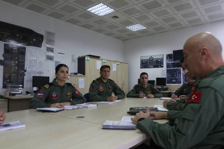 <p>Aydın, &ccedil;ocukluk hayalini şu s&ouml;zlerle anlattı:</p>

<p>"&Ccedil;ocukluğumdan itibaren hep asker olmak istedim. Babam T&uuml;rk Silahlı Kuvvetleri'nde uzman &ccedil;avuş olarak g&ouml;rev yapıyor, annem ise ev hanımı ve 2 kız kardeşim var."</p>

